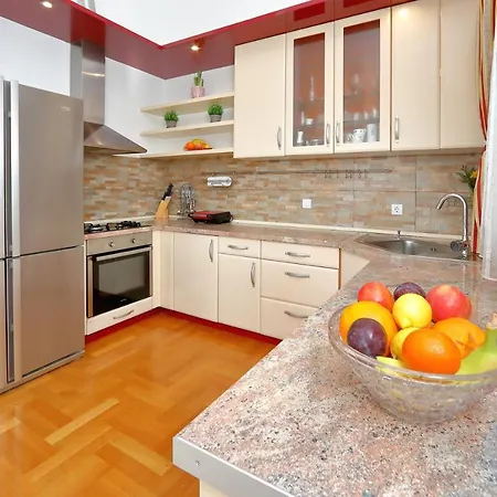 Topesa 1 Apartman Zára