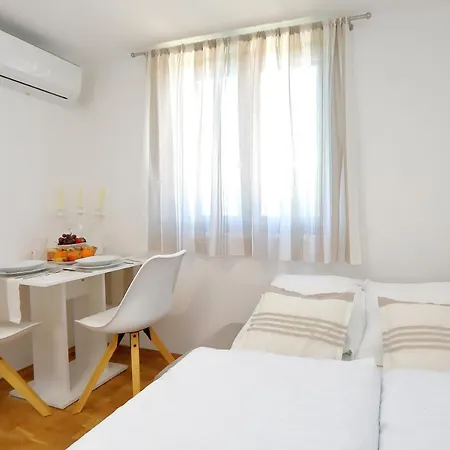 Topesa 1 Apartman *