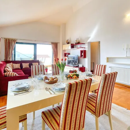 Apartment Topesa 1 *