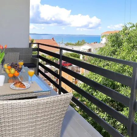 Apartment Topesa 1 *